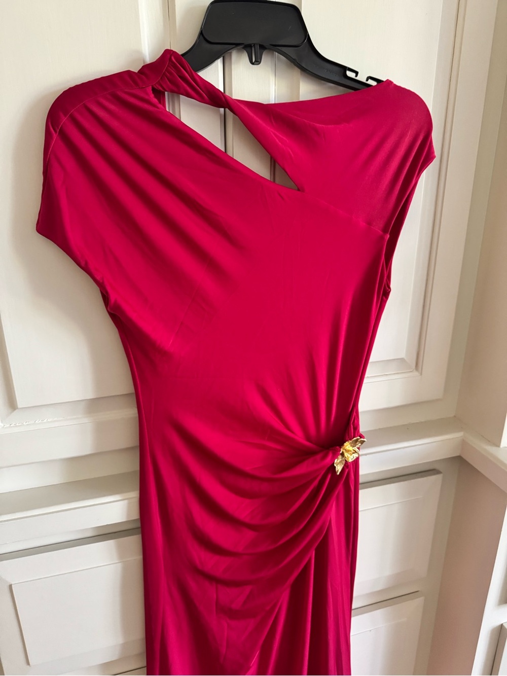 Elegant Red Twist-Detail Women’s Dress